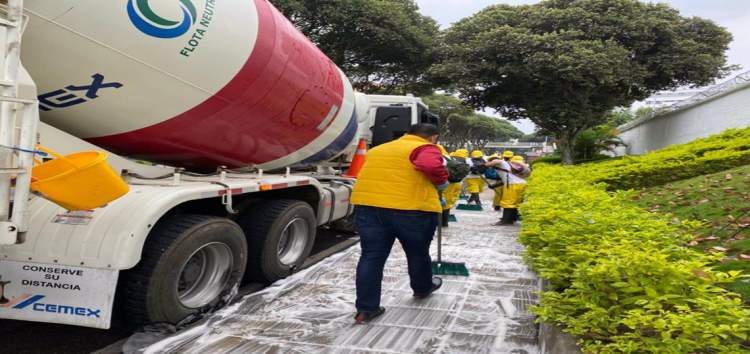 Cemex utiliza sus mixers para desinfectar las calles del país para mitigar el Covid-19