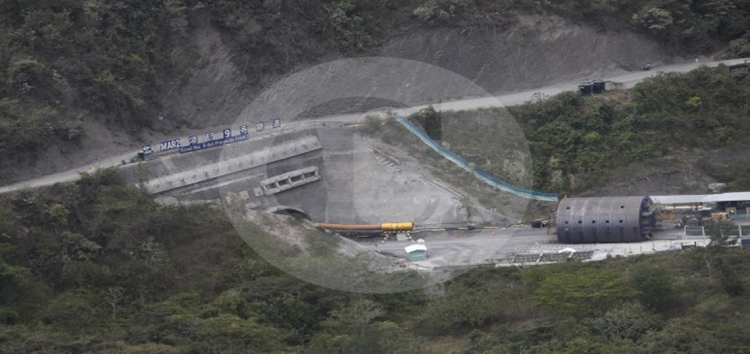 Gobernación evalúa la reactivación de obras de infraestructura en Antioquia